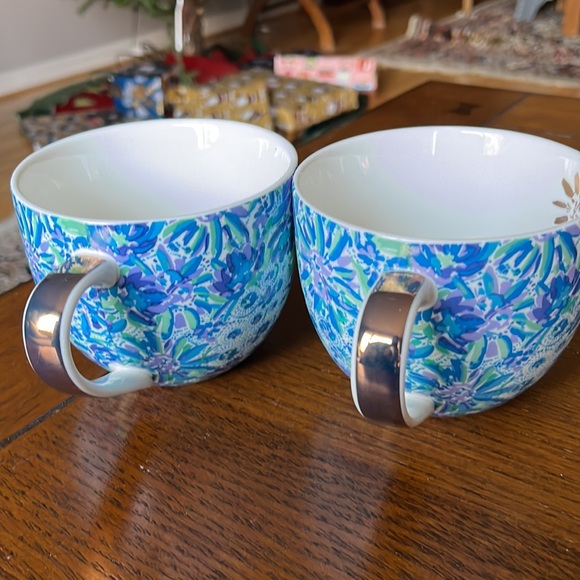 Set of 2 Lilly Pulitzer Mugs - Picture 6 of 8